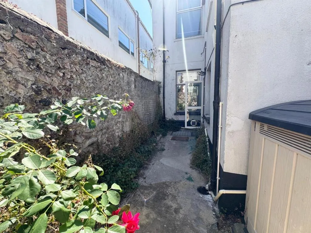 5 bedroom house for rent