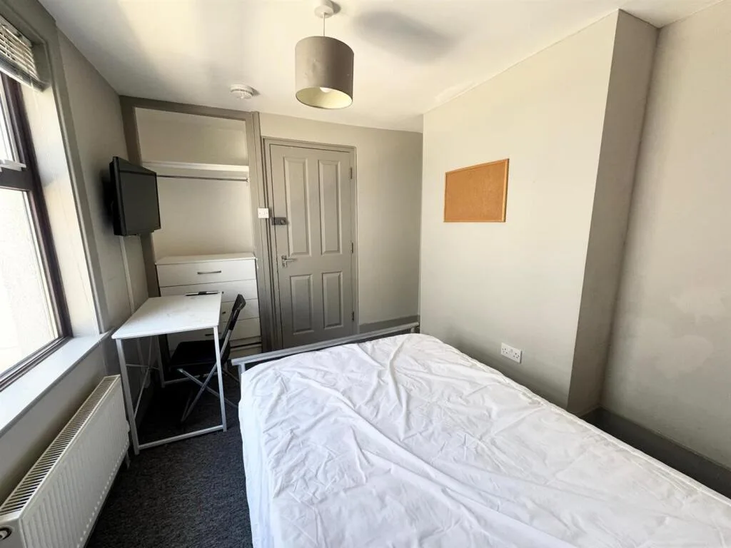 5 bedroom house for rent