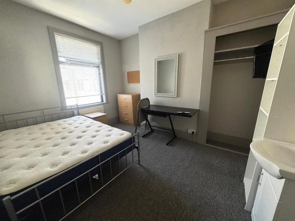 5 bedroom house for rent