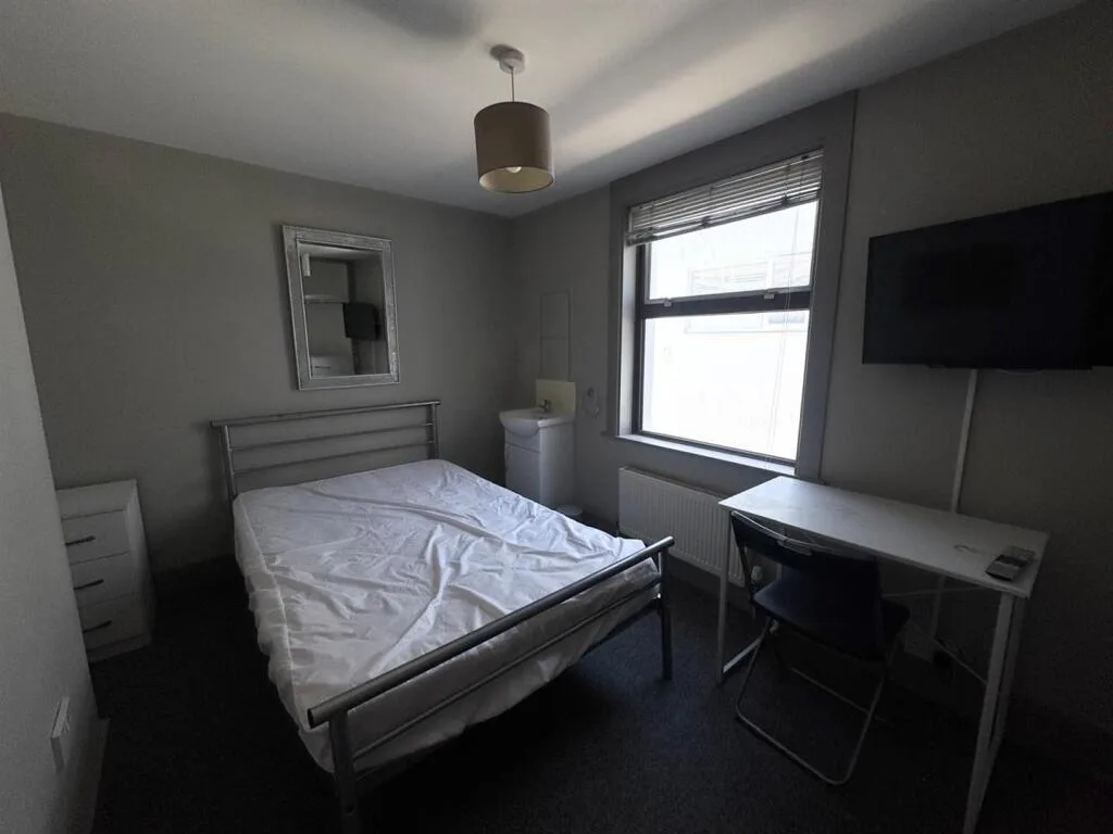 5 bedroom house for rent