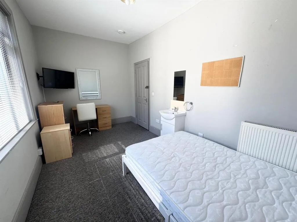 5 bedroom house for rent