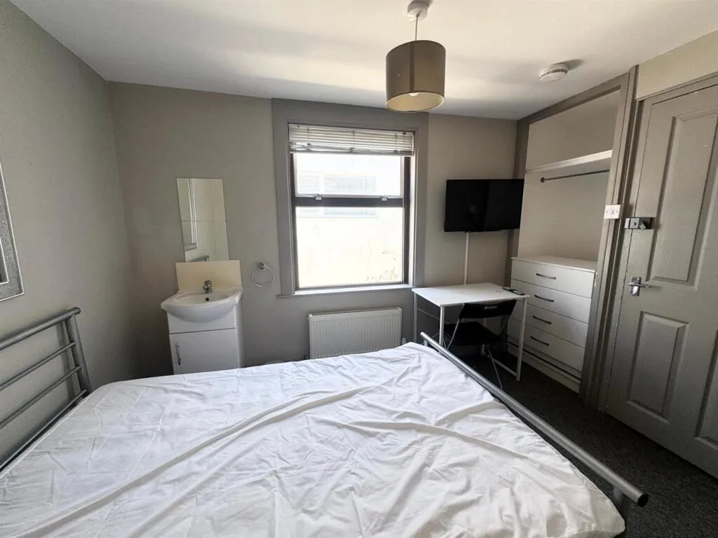 5 bedroom house for rent