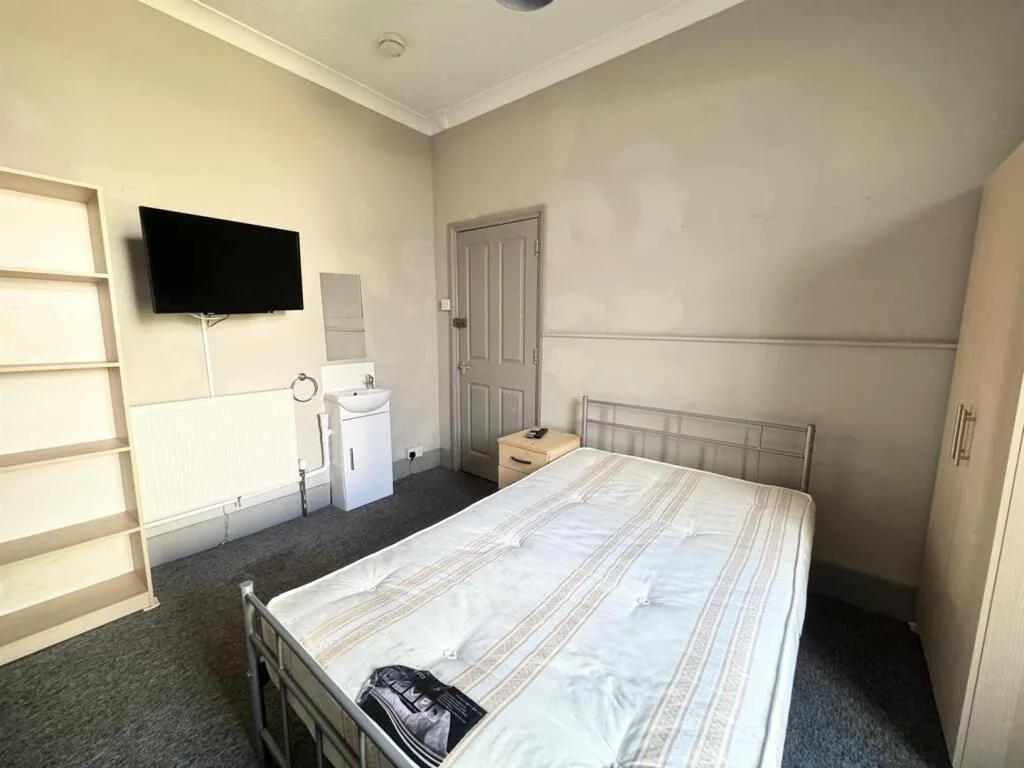 5 bedroom house for rent