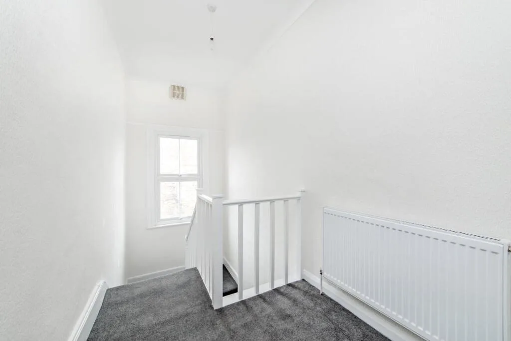 2 bedroom maisonette for rent