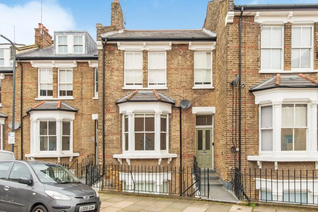 2 bedroom maisonette for rent