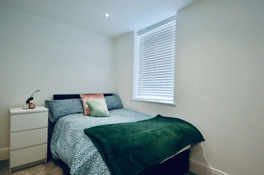 6 bedroom terraced house for rent