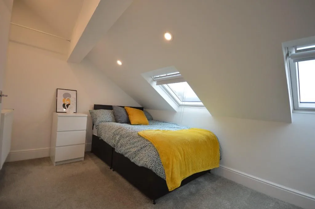 6 bedroom terraced house for rent