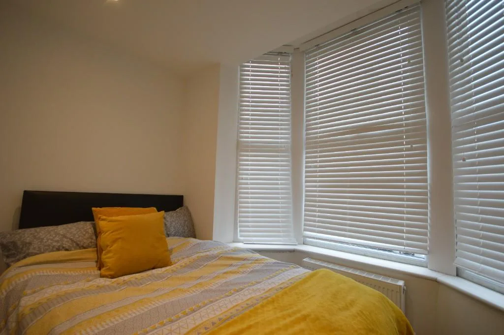 6 bedroom terraced house for rent