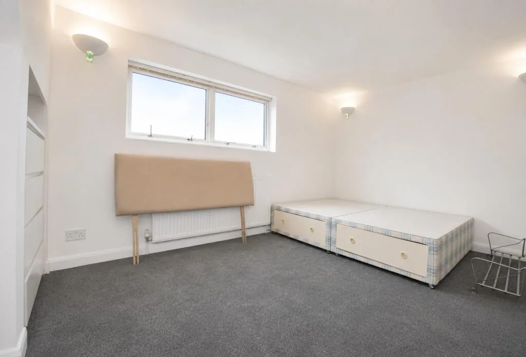 4 bedroom flat for rent