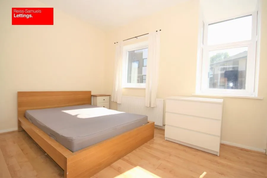 5 bedroom end of terrace house for rent
