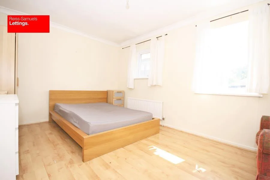 5 bedroom end of terrace house for rent