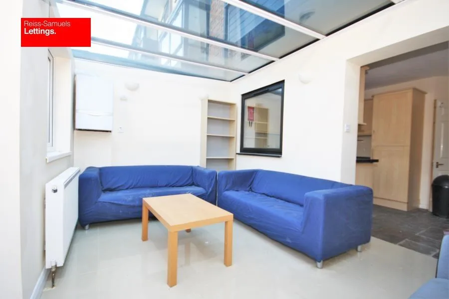 5 bedroom end of terrace house for rent