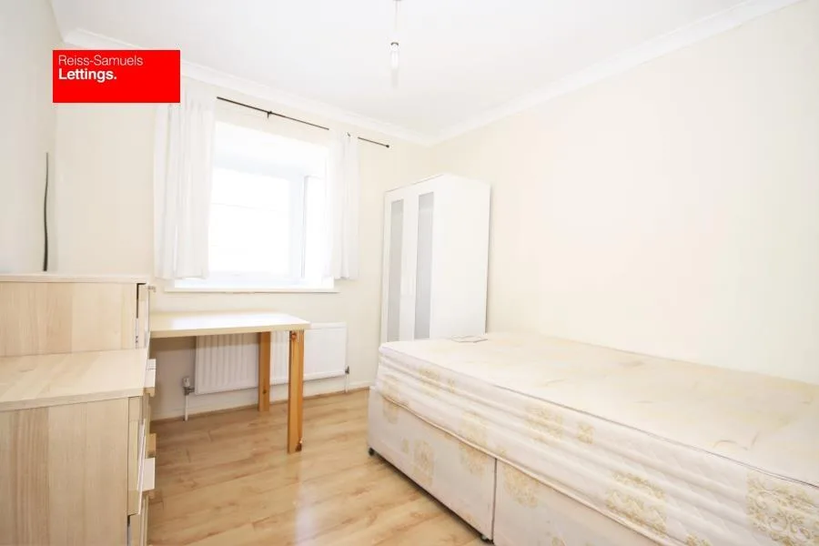 5 bedroom end of terrace house for rent
