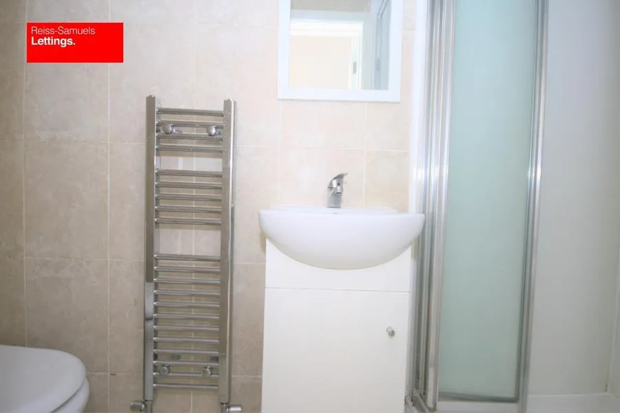 5 bedroom end of terrace house for rent