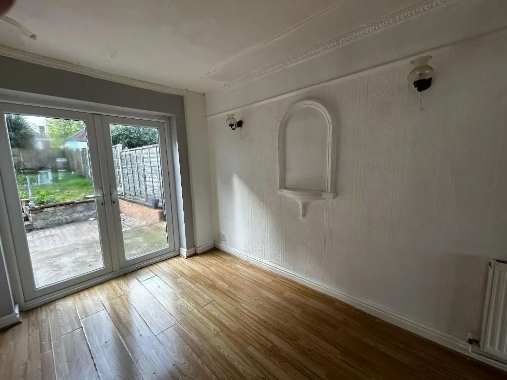3 bedroom end of terrace house for rent