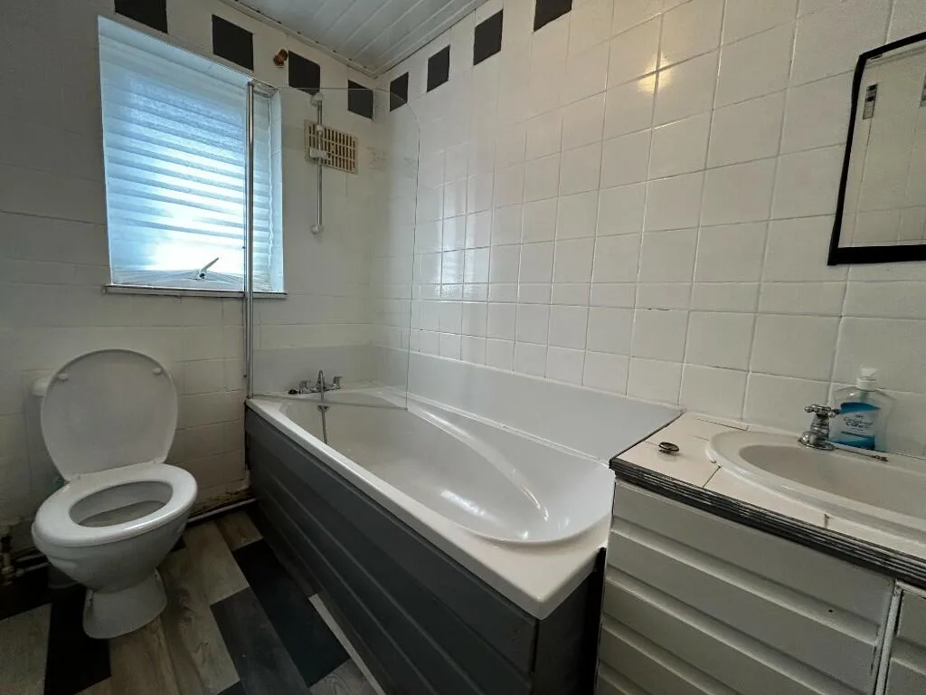 3 bedroom end of terrace house for rent