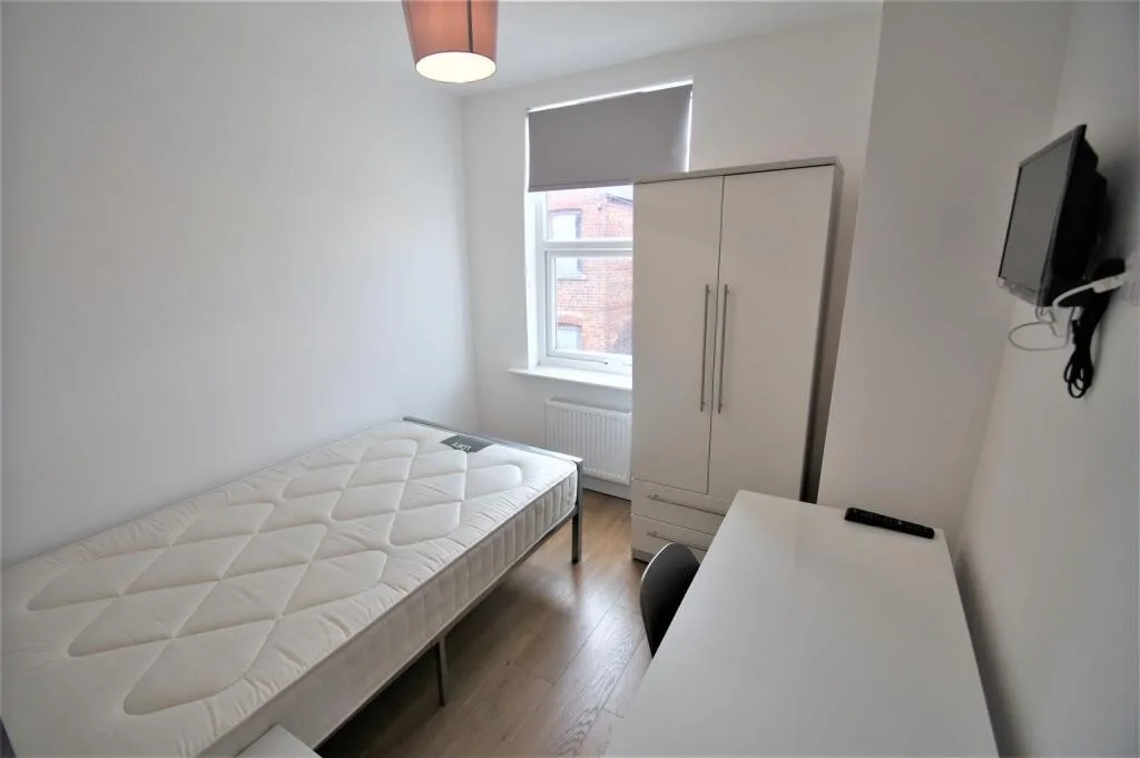 5 bedroom terraced house for rent