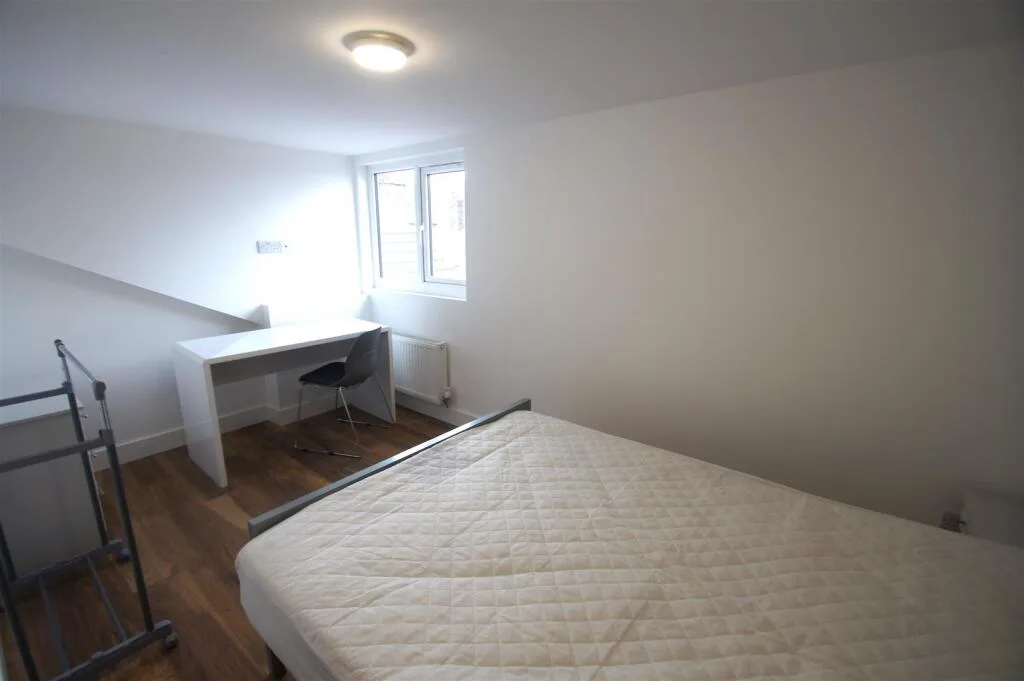 5 bedroom terraced house for rent