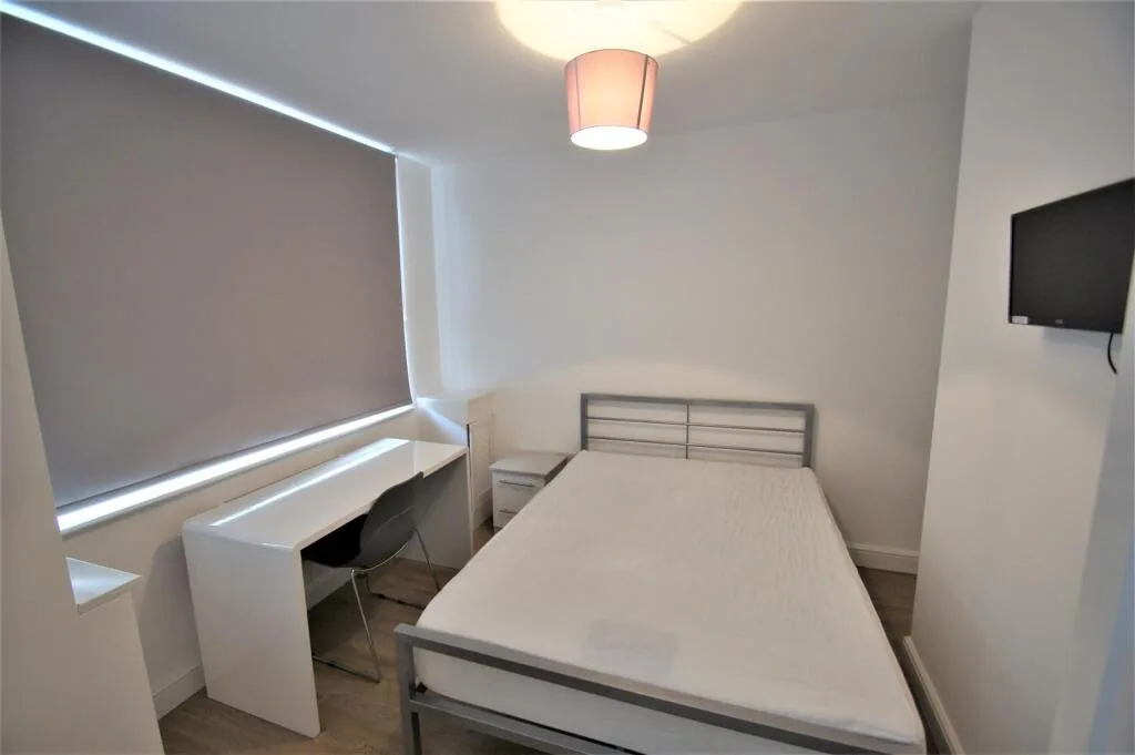 5 bedroom terraced house for rent