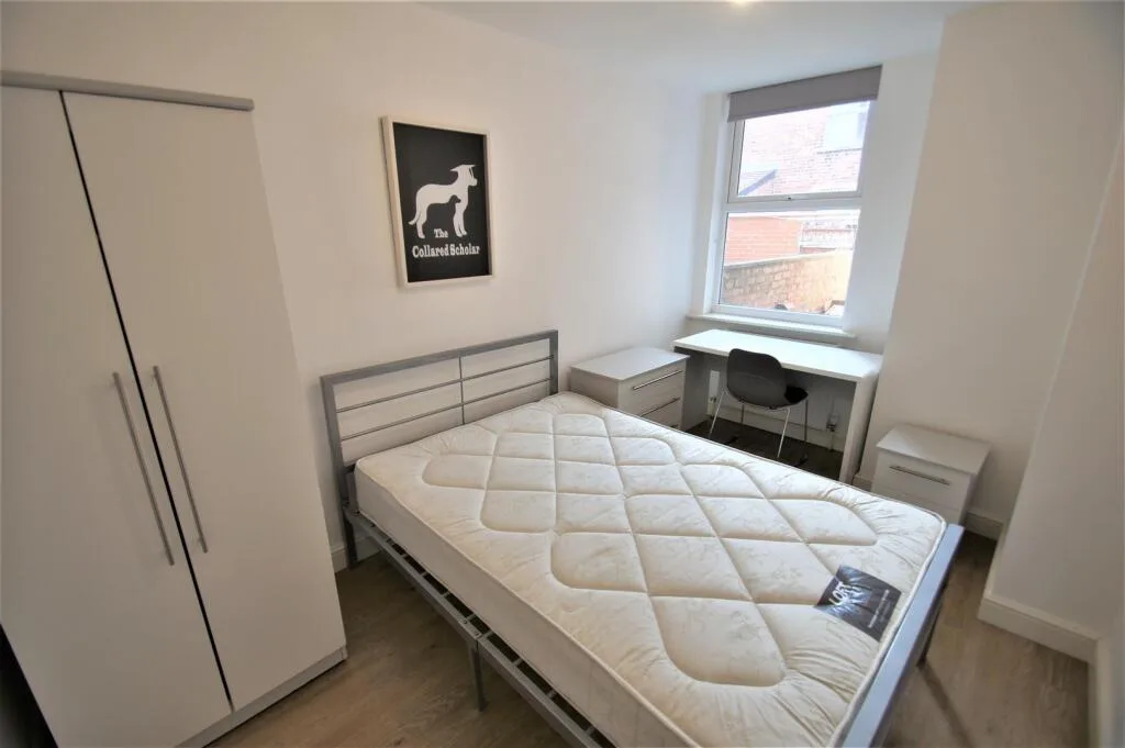 5 bedroom terraced house for rent