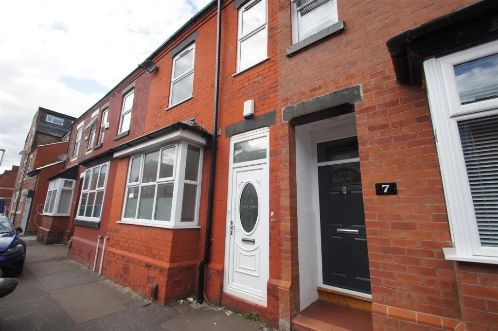 5 bedroom terraced house for rent