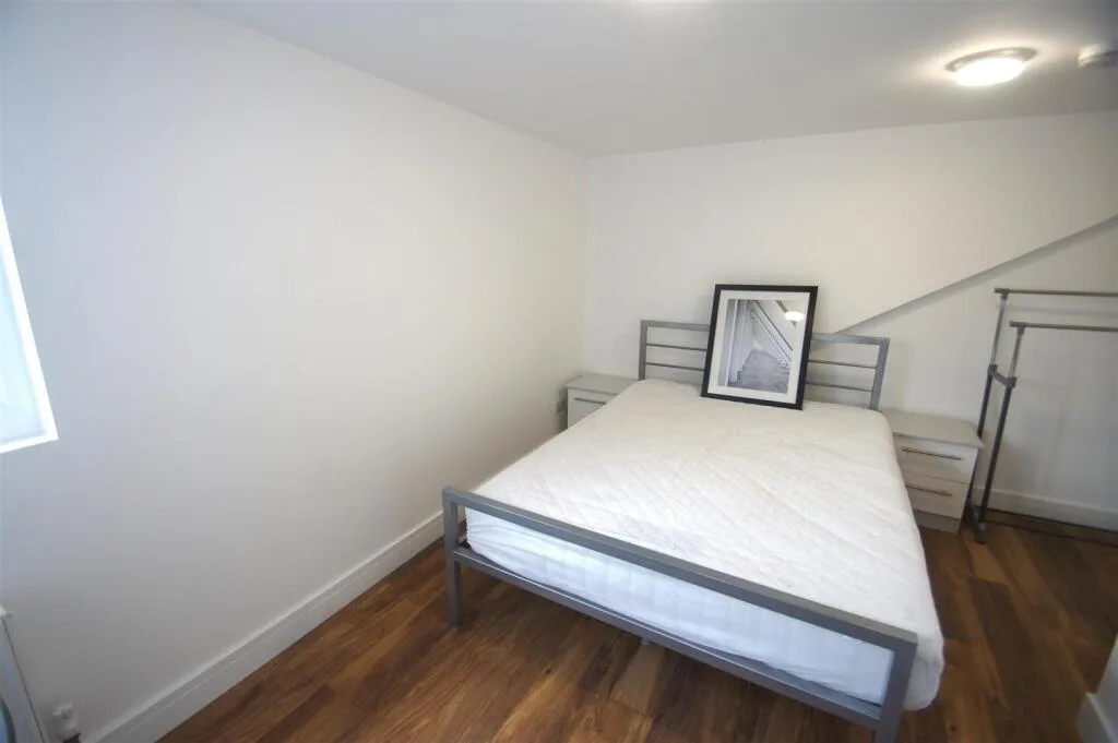 5 bedroom terraced house for rent