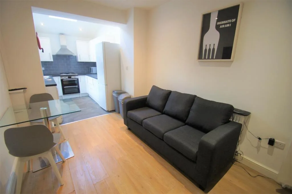 5 bedroom terraced house for rent
