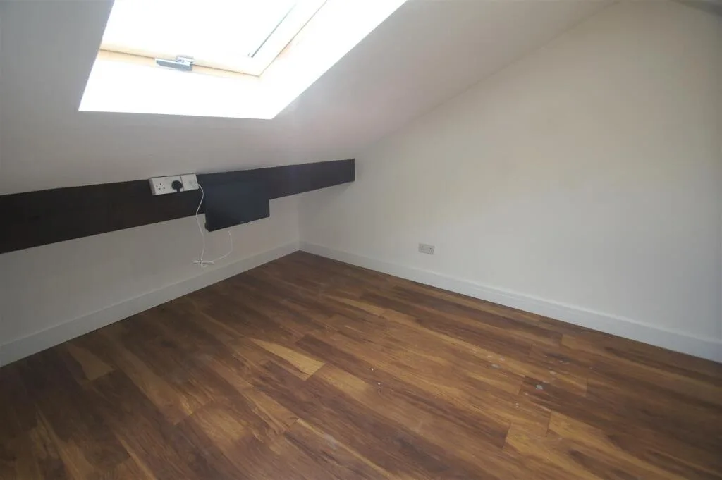 5 bedroom terraced house for rent