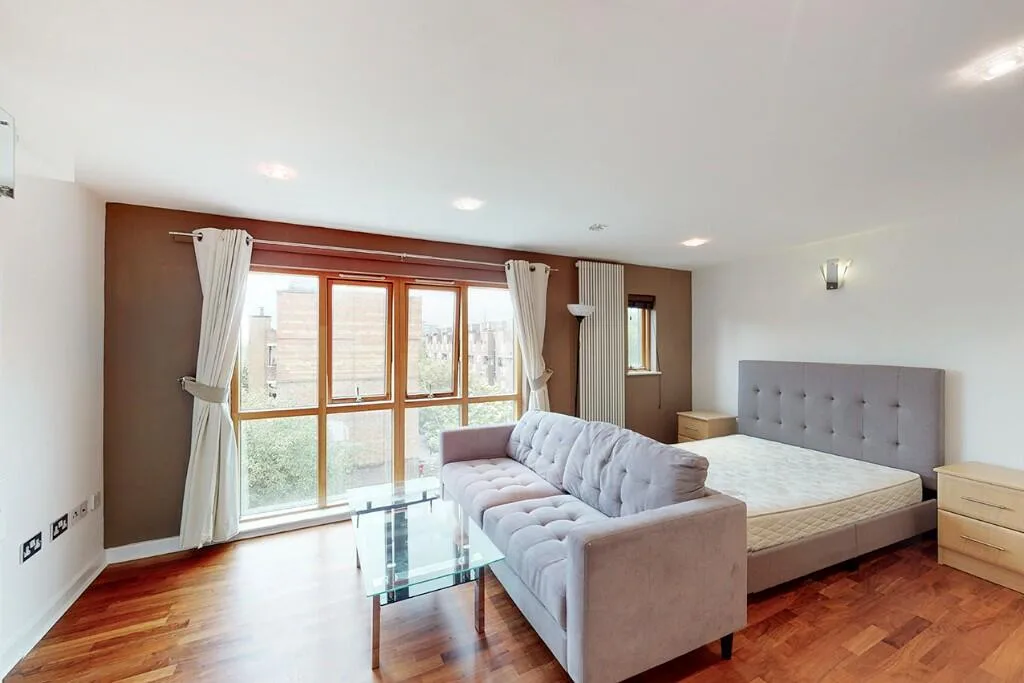 Studio flat for rent
