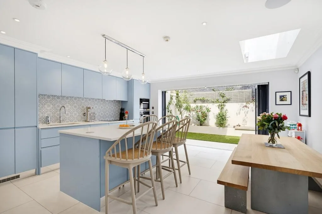 5 bedroom terraced house for rent
