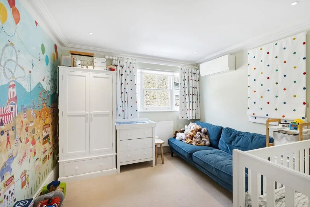 5 bedroom terraced house for rent