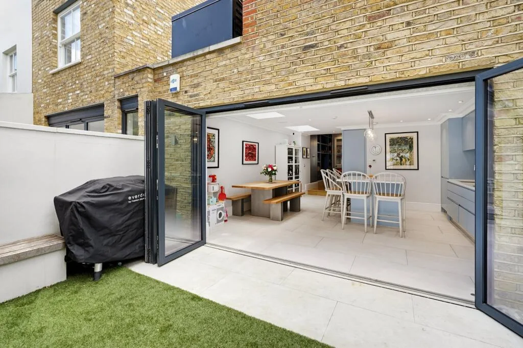 5 bedroom terraced house for rent