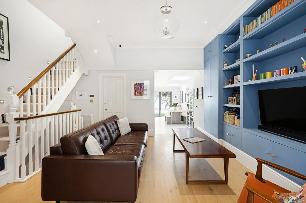 5 bedroom terraced house for rent