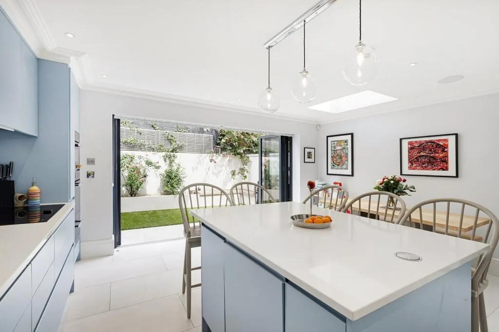 5 bedroom terraced house for rent