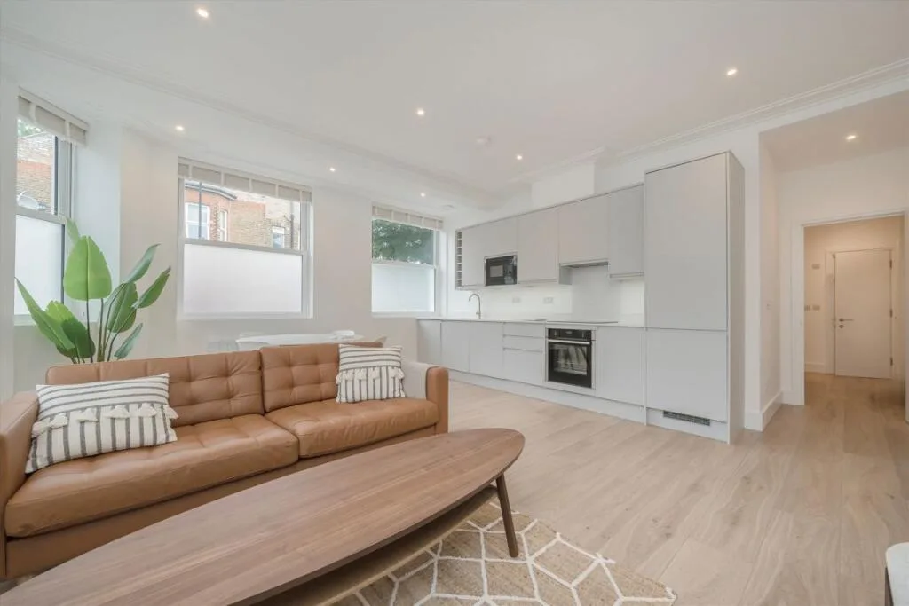 2 bedroom maisonette for rent