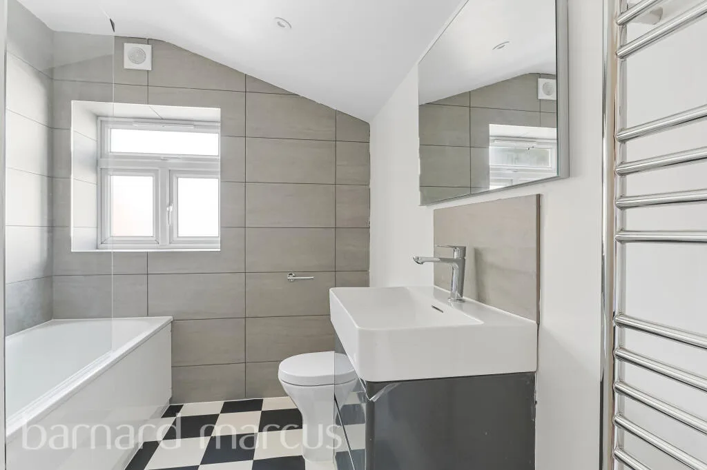 4 bedroom maisonette for rent