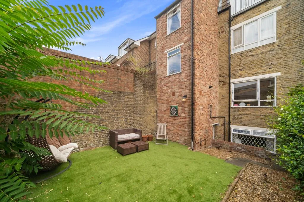2 bedroom house for rent