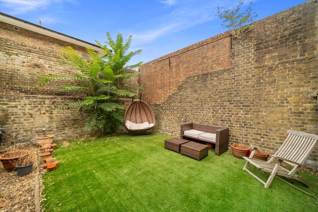 2 bedroom house for rent
