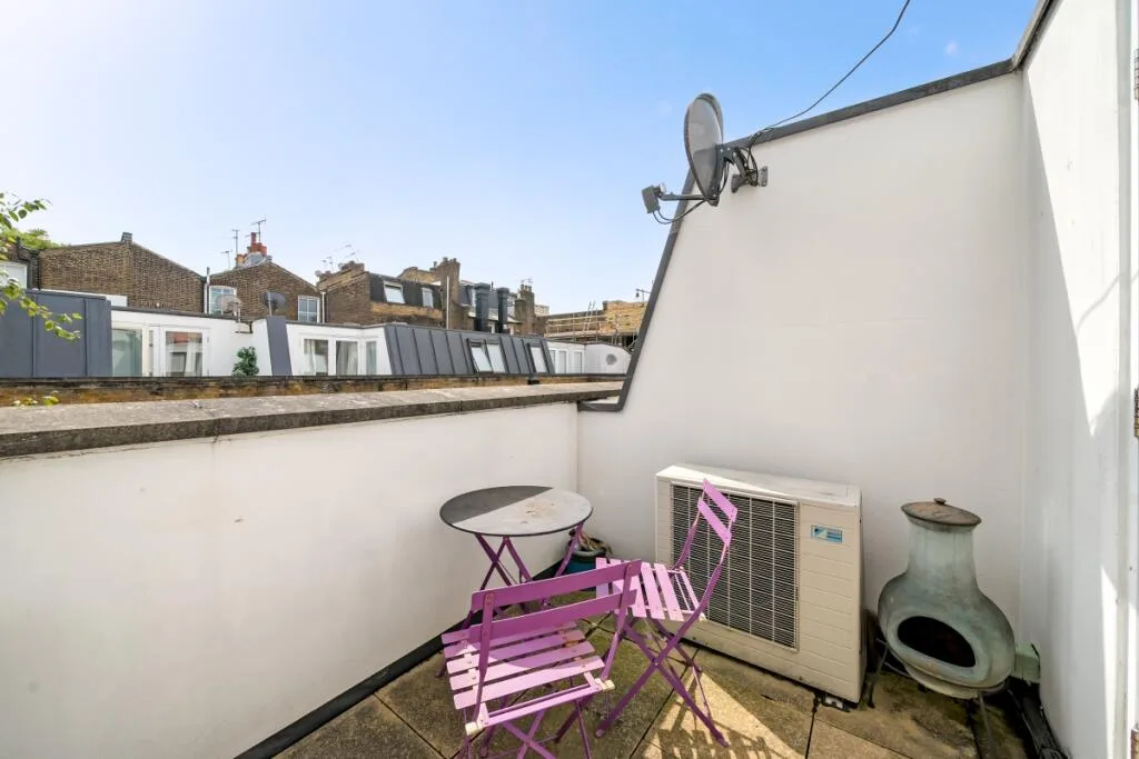 3 bedroom mews property for rent