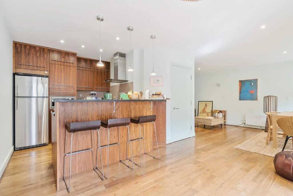 3 bedroom mews property for rent