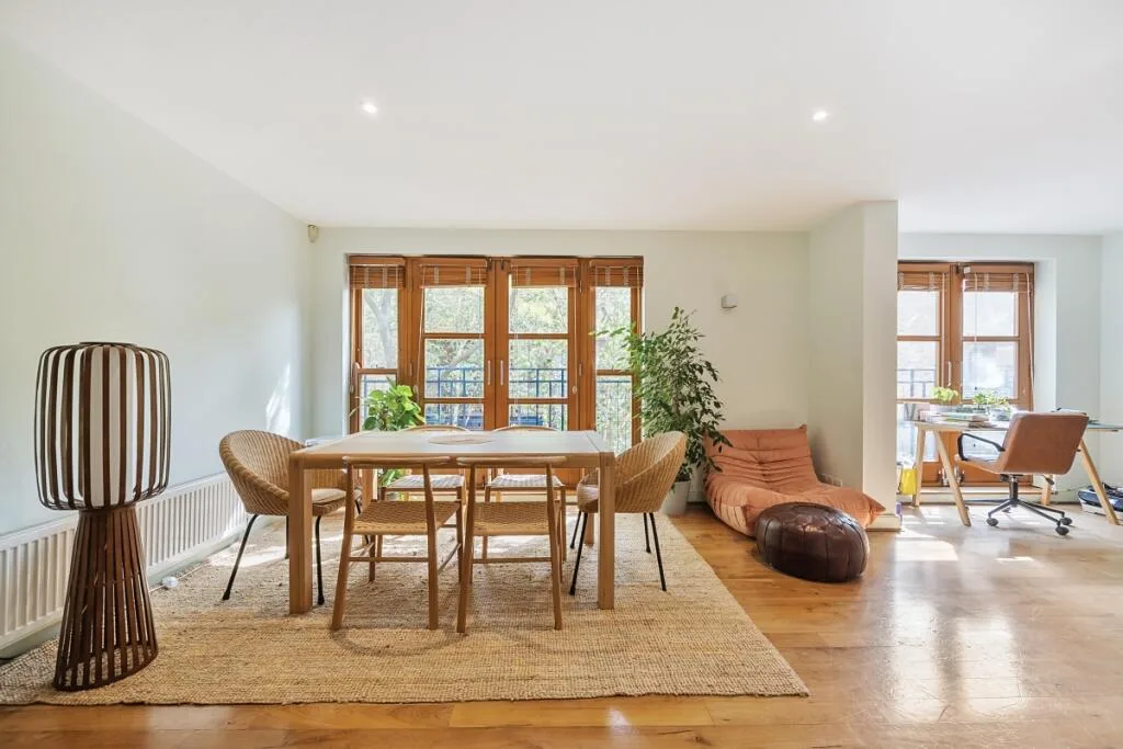 3 bedroom mews property for rent