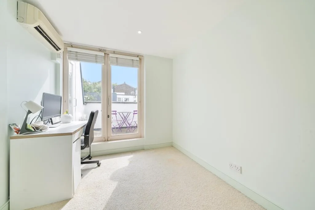 3 bedroom mews property for rent