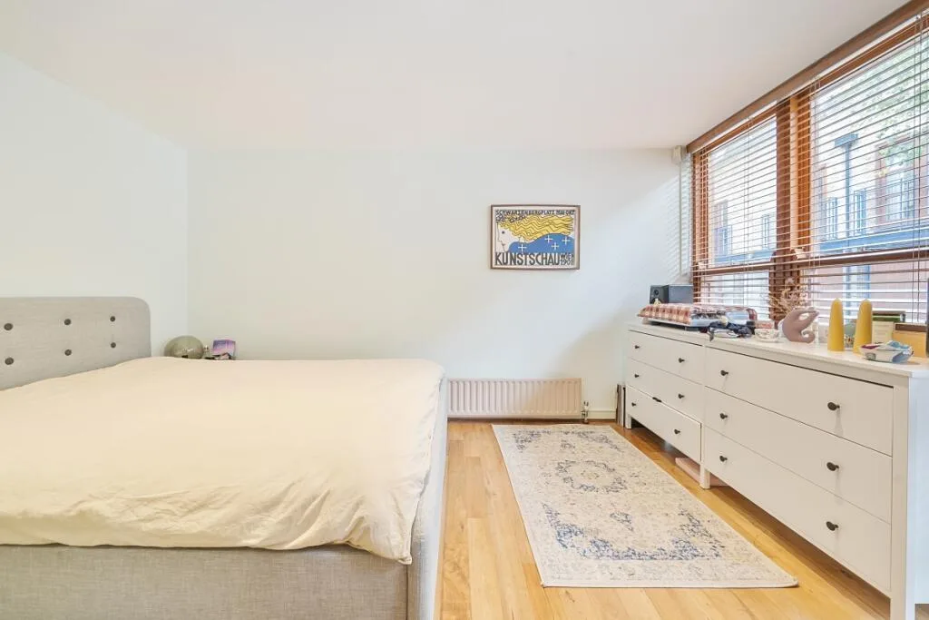 3 bedroom mews property for rent