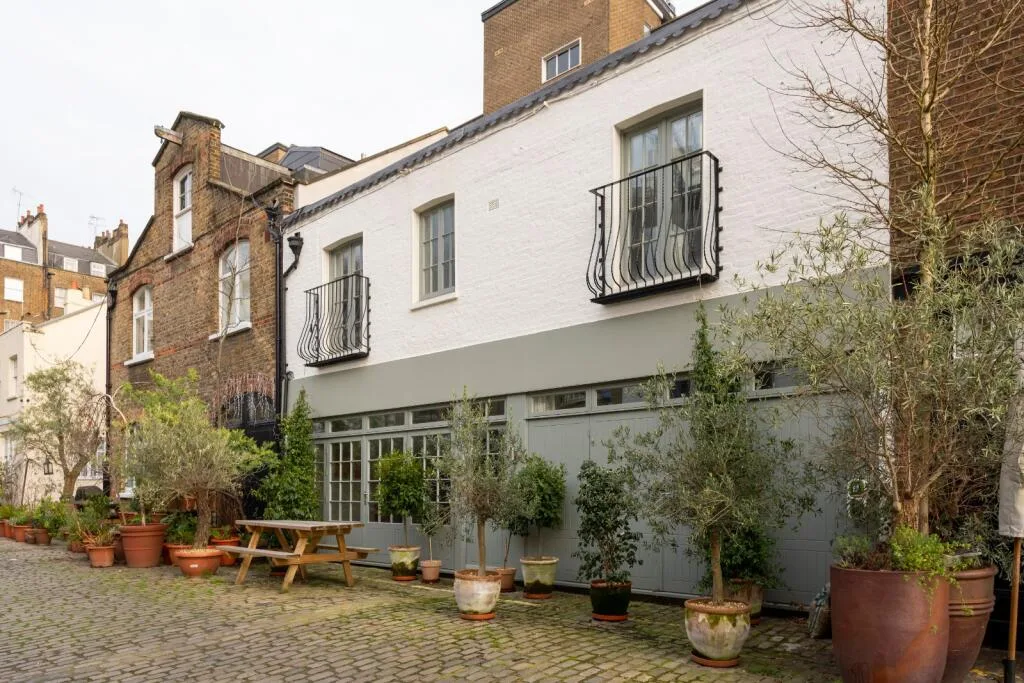 4 bedroom mews property for rent