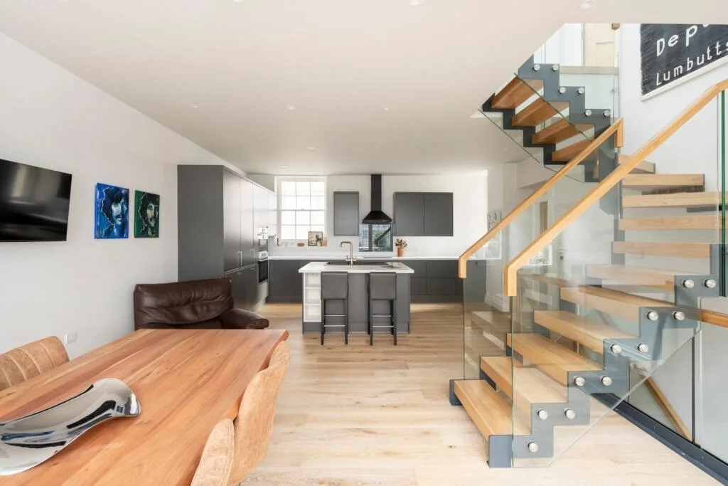 4 bedroom mews property for rent