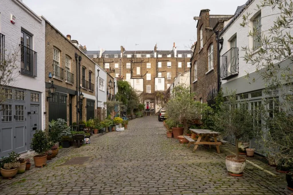 4 bedroom mews property for rent