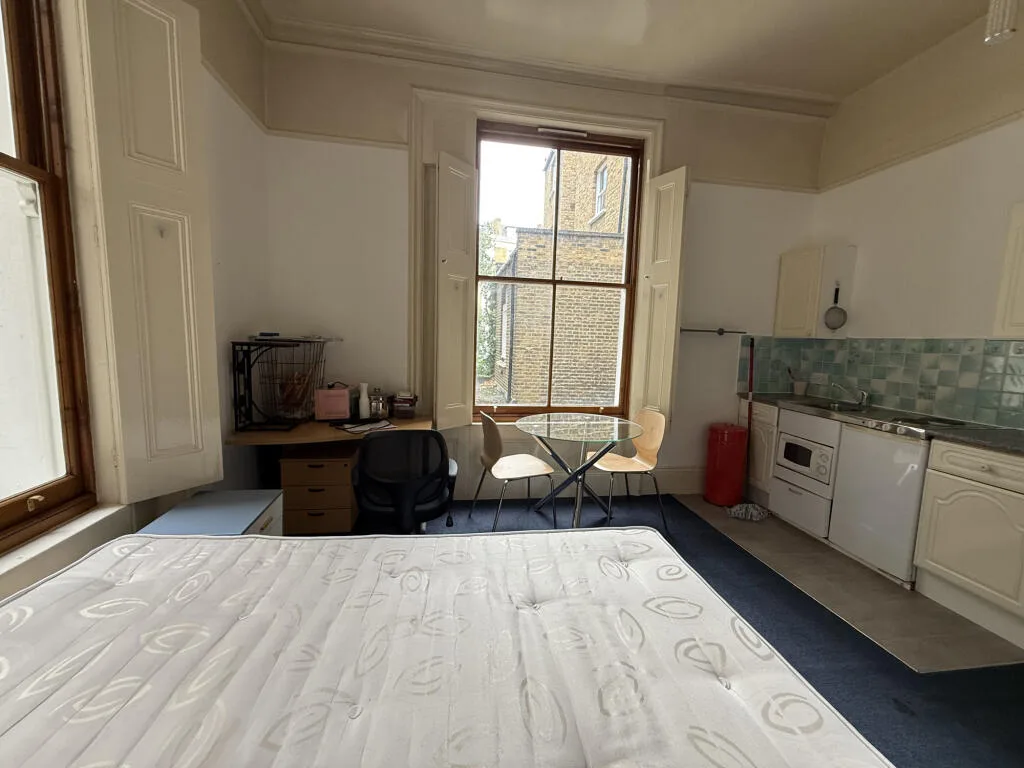 Studio flat for rent