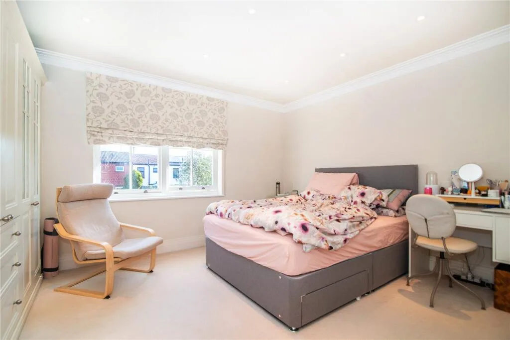 4 bedroom semi-detached house for rent