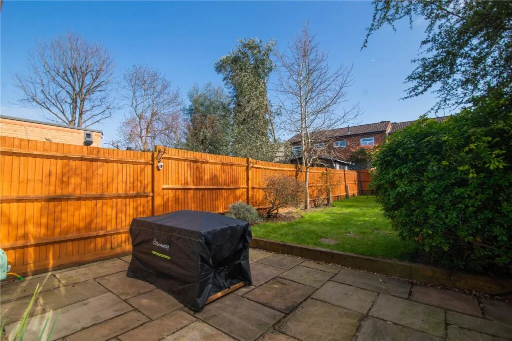 4 bedroom semi-detached house for rent