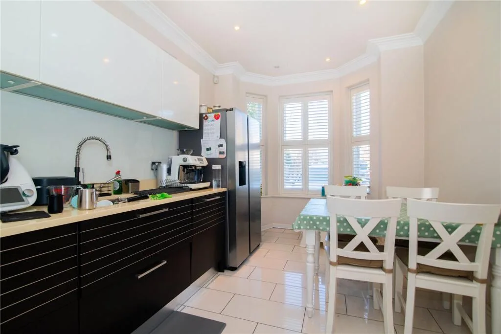 4 bedroom semi-detached house for rent